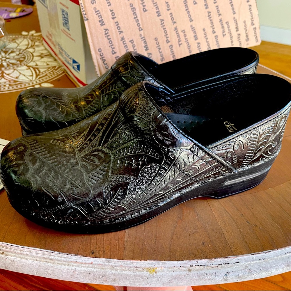 Dansko Size 39 Women’s
